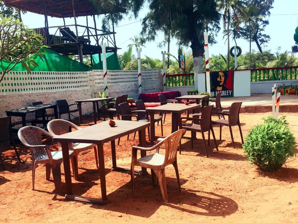 Rasta Mansion - Beach Hostel And Rooms Arambol Exterior foto